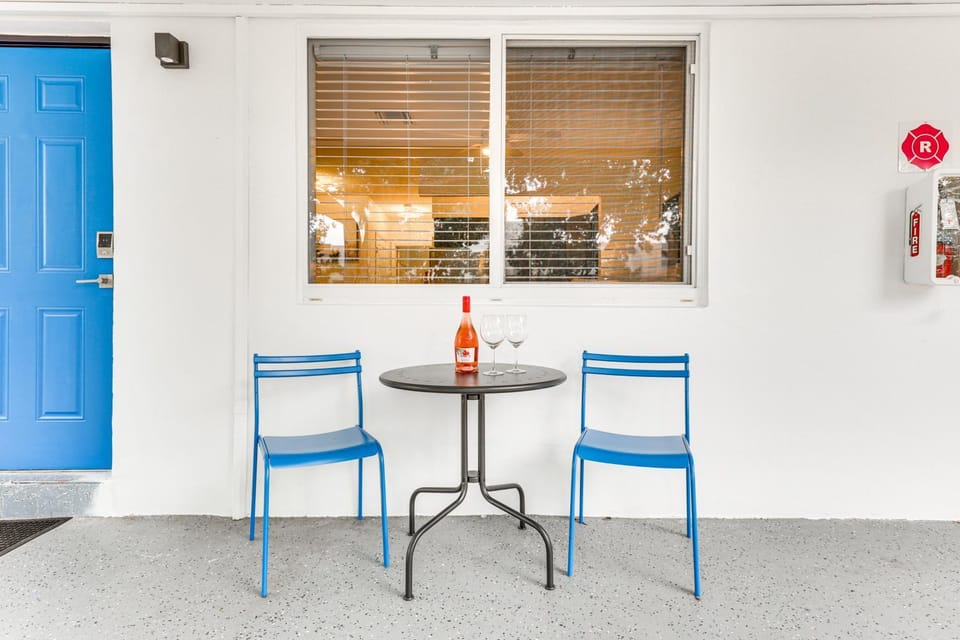 2 Mi to Dtwn Hollywood: Vibrant Pet-Friendly Condo House in Hallandale Beach