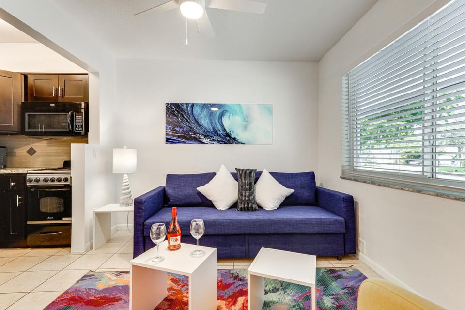 2 Mi to Dtwn Hollywood: Vibrant Pet-Friendly Condo House in Hallandale Beach