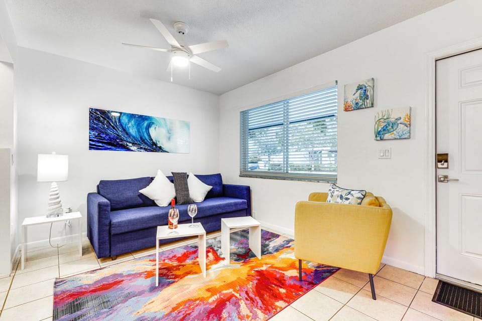2 Mi to Dtwn Hollywood: Vibrant Pet-Friendly Condo House in Hallandale Beach