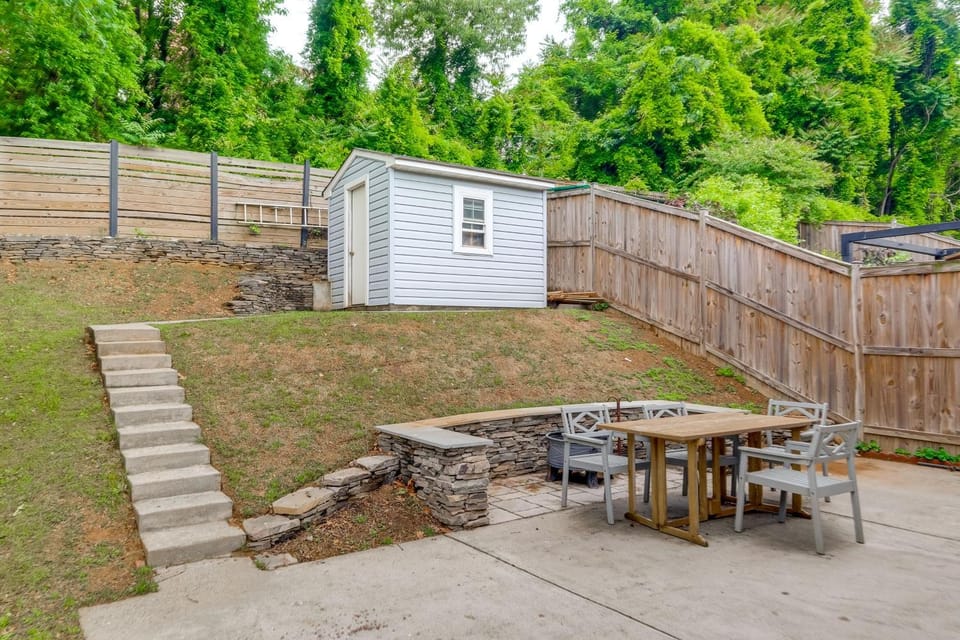 Arlington Townhome w/ Furnished Patio! House in Arlington