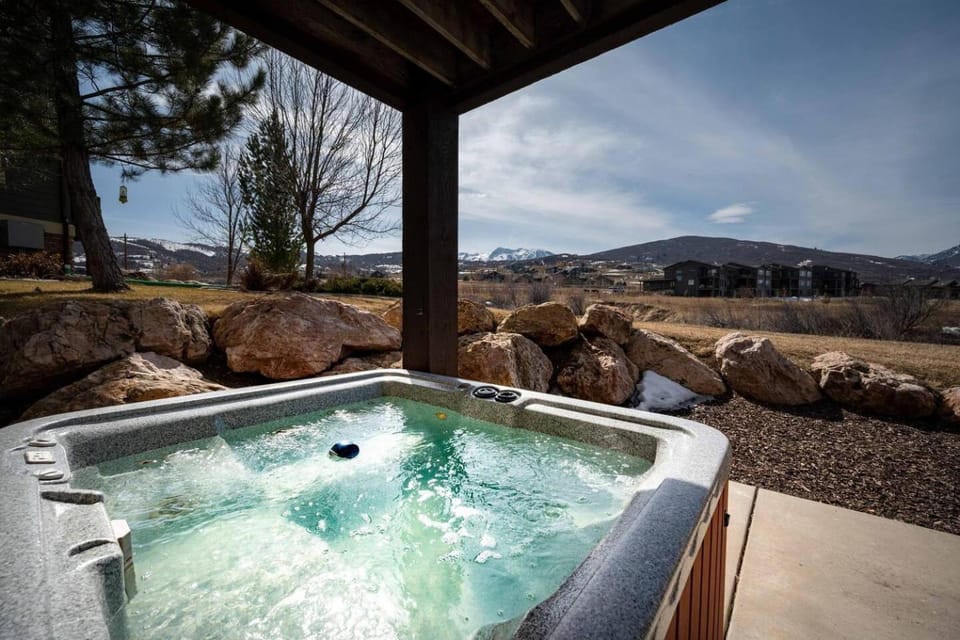 Hot Tub, View (from property/room), Mountain view