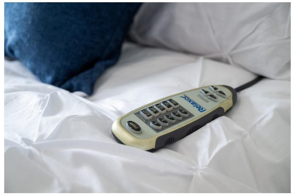 Property building, Bed, Massage, Massage, Bedroom, internet, internet