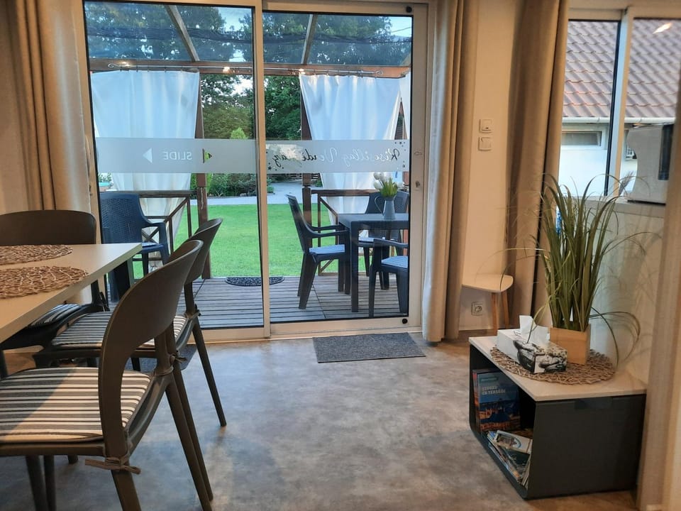 Dining area, Garden view