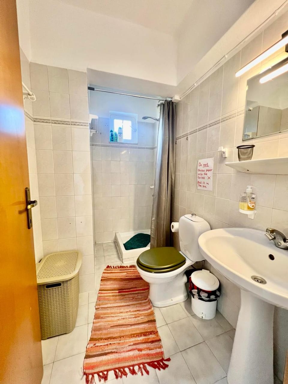 Shower, Toilet, towels