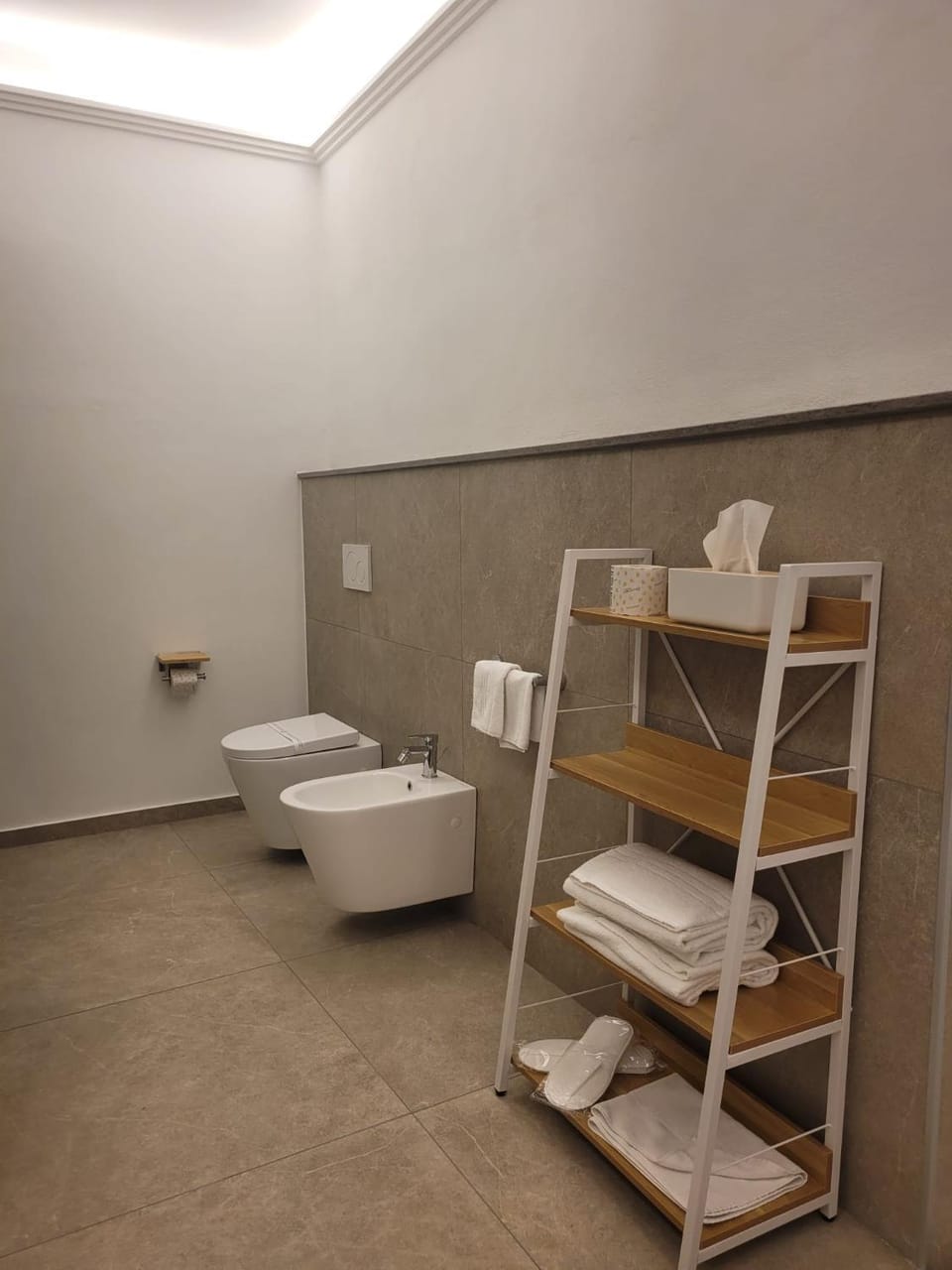 Toilet, Bathroom, bidet, towels