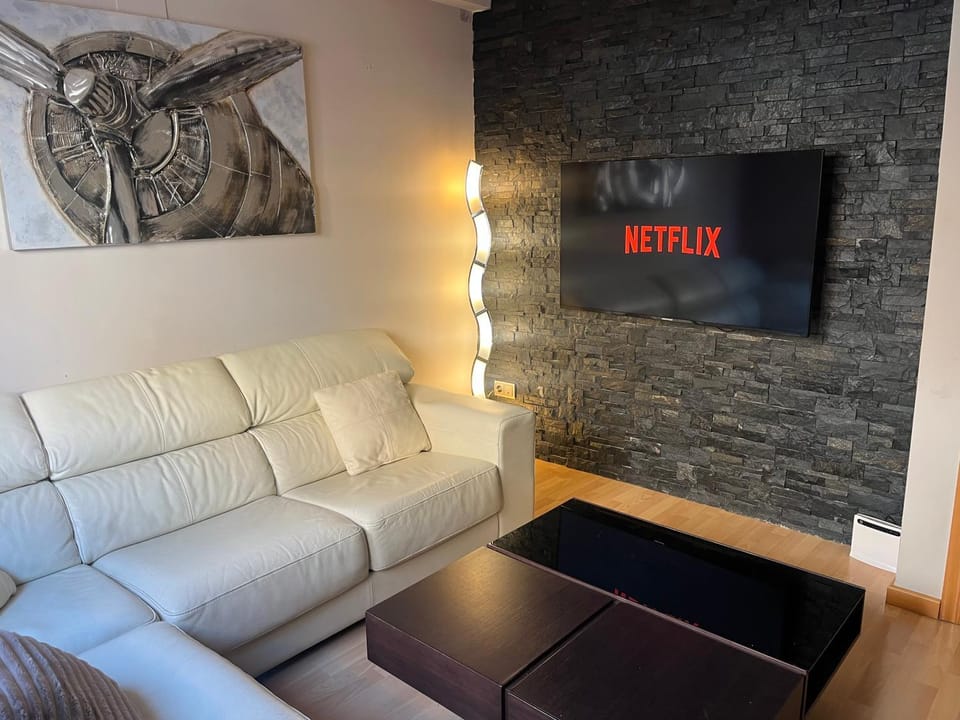 Moderno adosado junto al POLIDEPORTIVO de NUCIA House in Marina Baixa