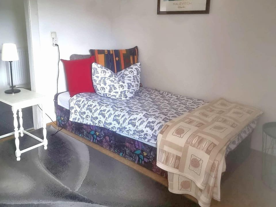 Nr 4 Kleines Ferien Zimmer im Zentrum Lesertraum für pure Einsamkeit Vacation rental in Erzgebirgskreis