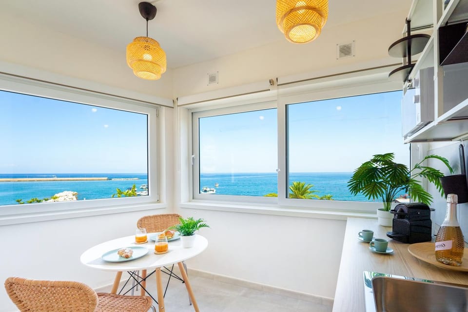 Natural landscape, View (from property/room), Balcony/Terrace, Living room, Seating area, Dining area, Sea view