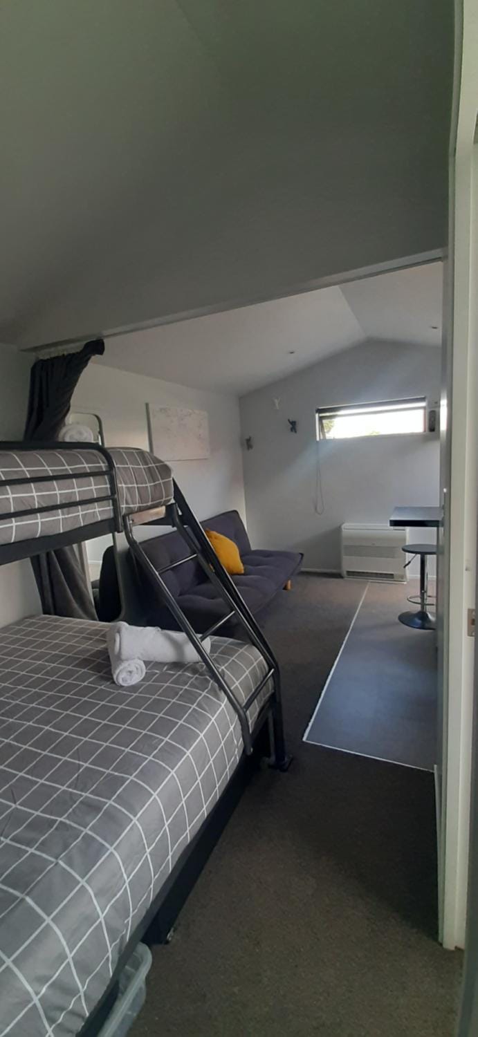 Christchurch Airport Tiny House 6 mins from Airport Apartment in Christchurch