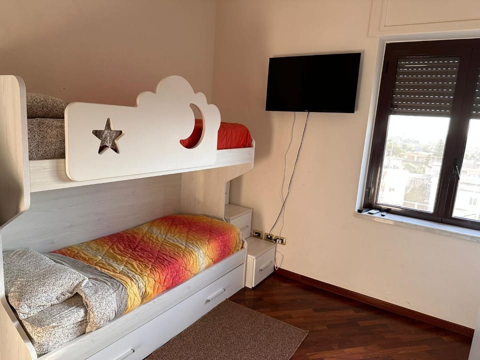 Bed, TV and multimedia, Bedroom, bunk bed