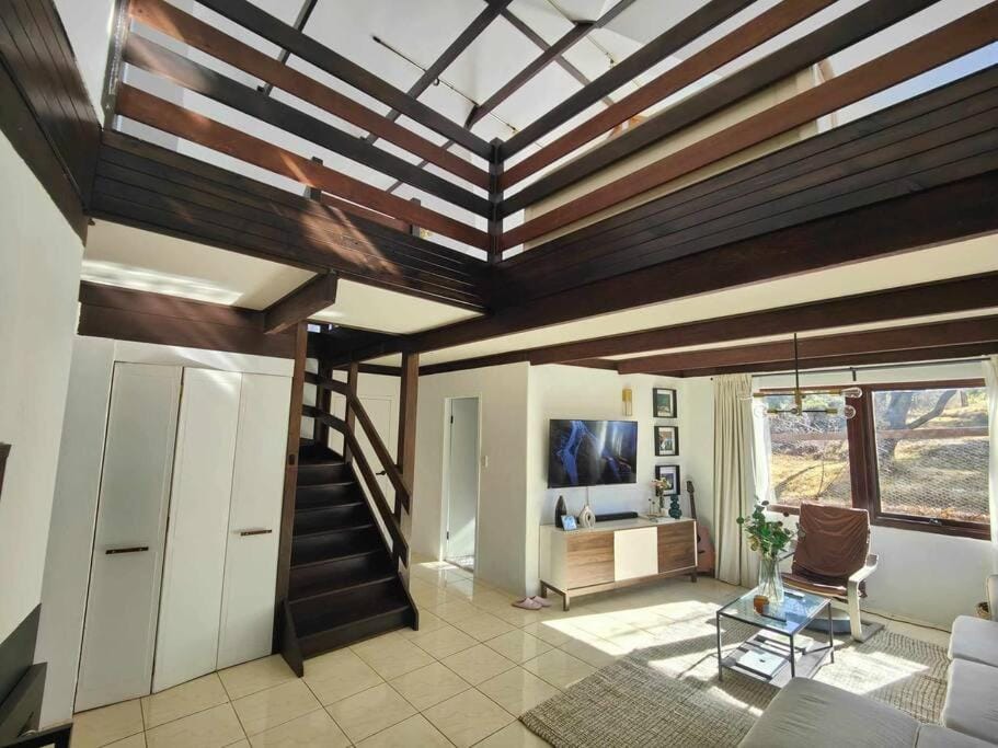 Spacious and Central 5 bedroom Home House in Armidale