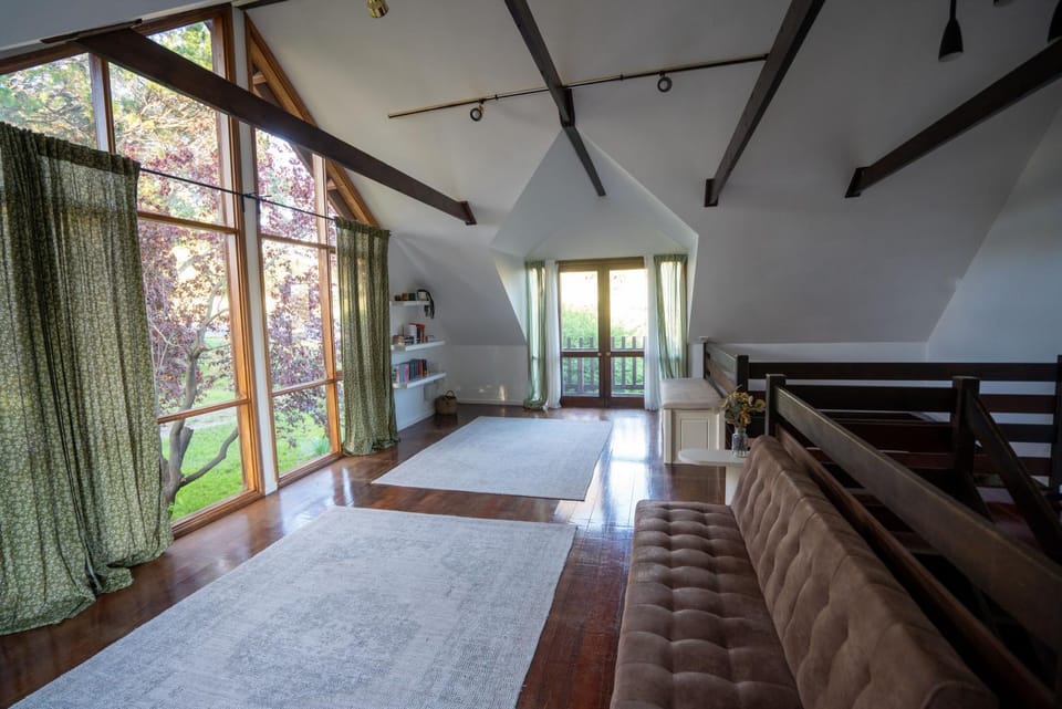 Spacious and Central 5 bedroom Home House in Armidale