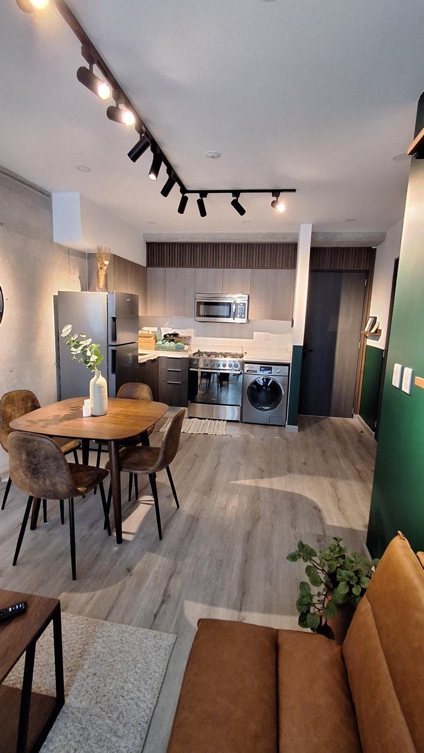Dining area, kitchen