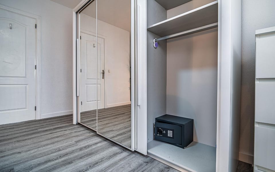 Bedroom, safe