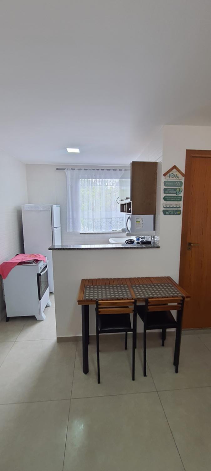 Kitchen or kitchenette, Dining area, minibar, oven, stove