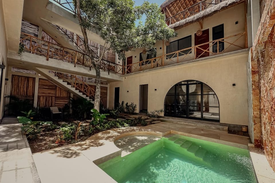 Property building, Day, Swimming pool