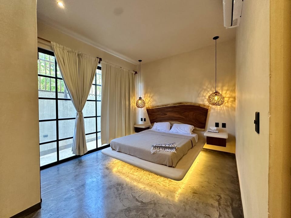 Bed, Photo of the whole room, Bedroom, air conditioner