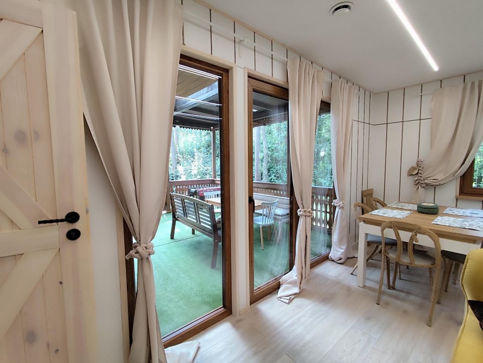 Patio, Garden, Living room, Seating area, Dining area, Garden view
