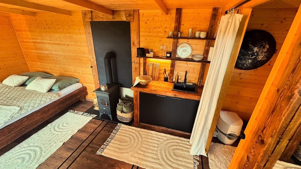 Bed, Coffee/tea facilities, Kitchen or kitchenette, Living room, Bedroom, fireplace