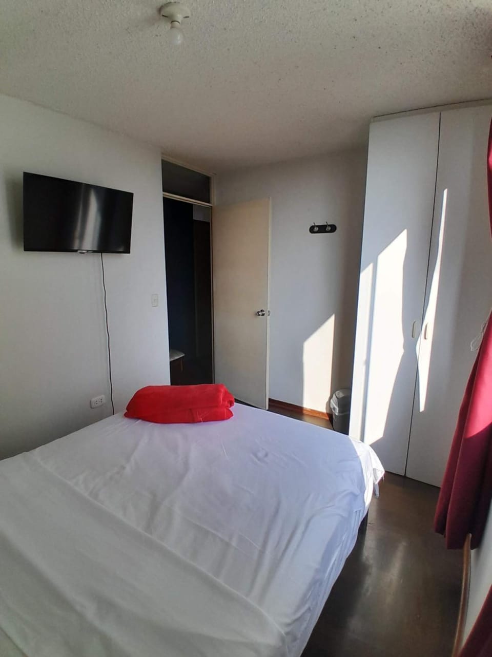 TV and multimedia, Decorative detail, Bedroom, towels, wardrobe