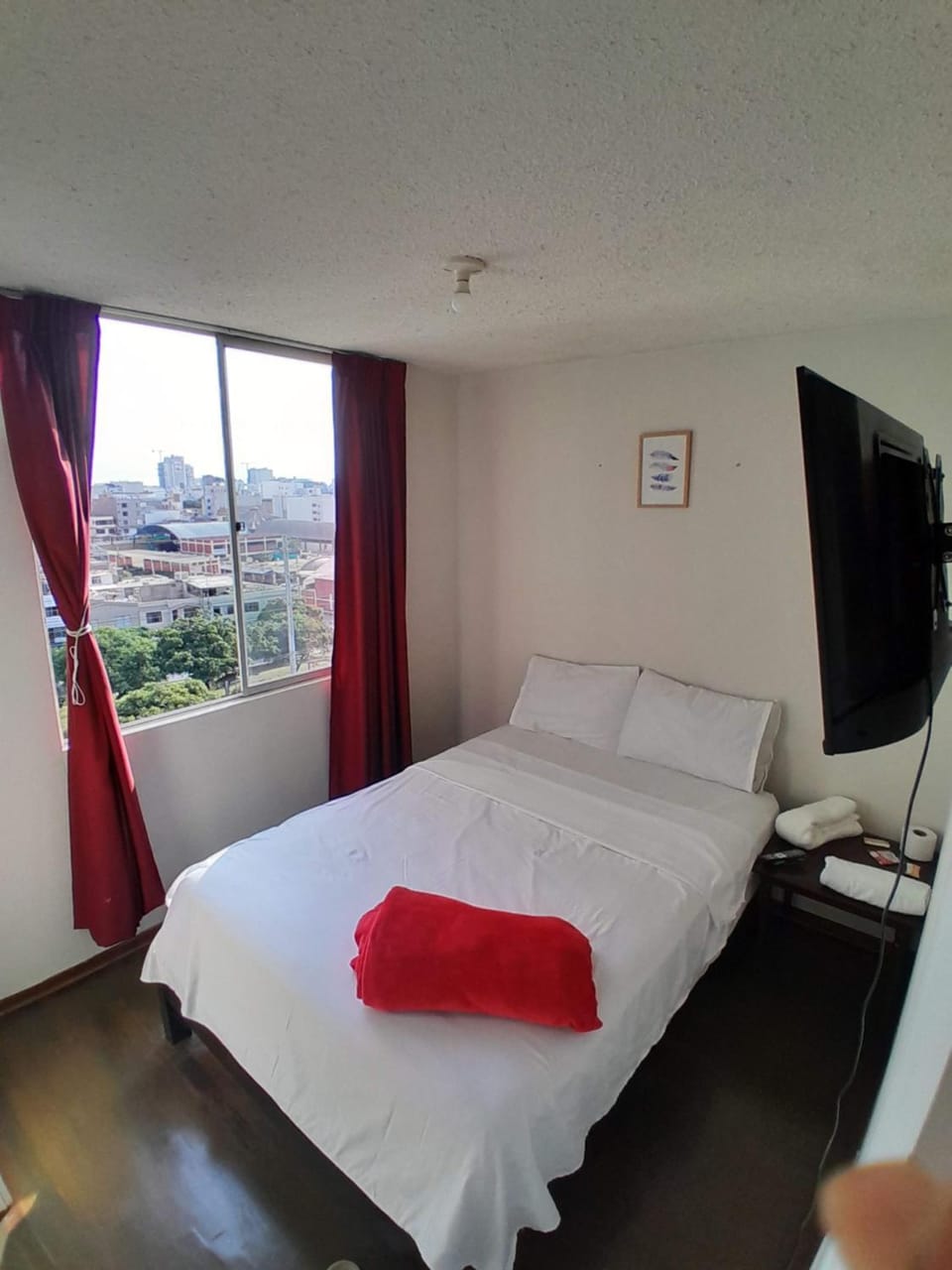 Bed, TV and multimedia, Bedroom, towels