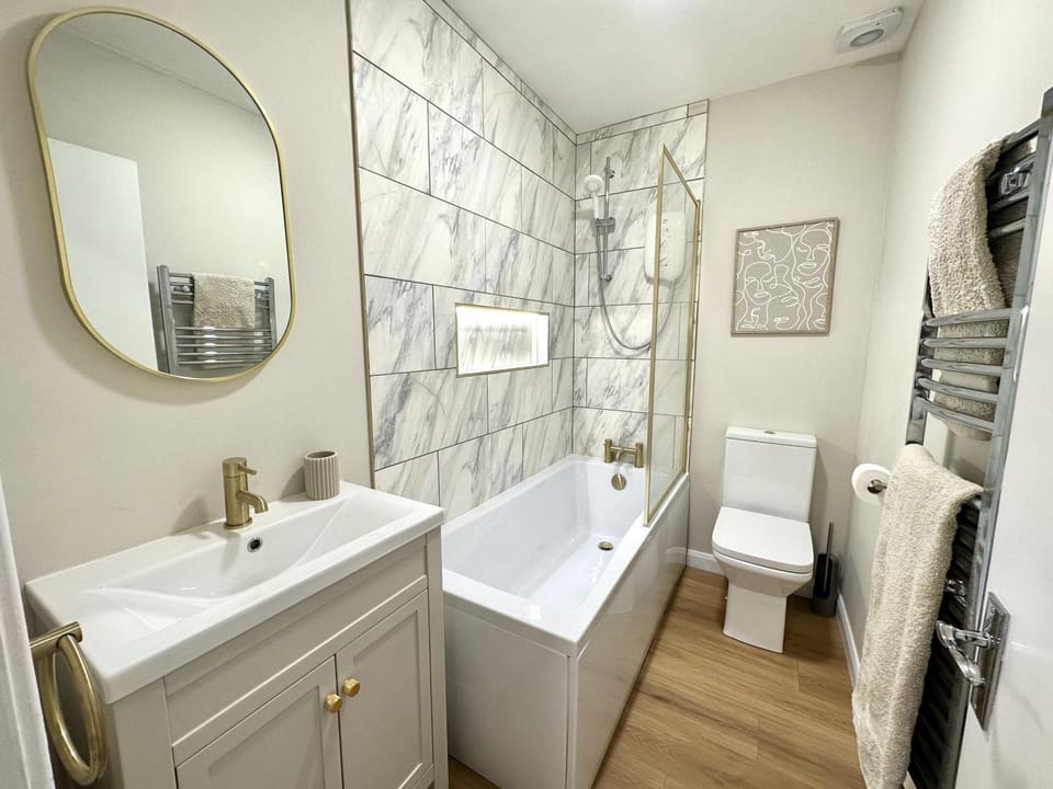 Shower, Toilet, Bathroom, Bath, towels