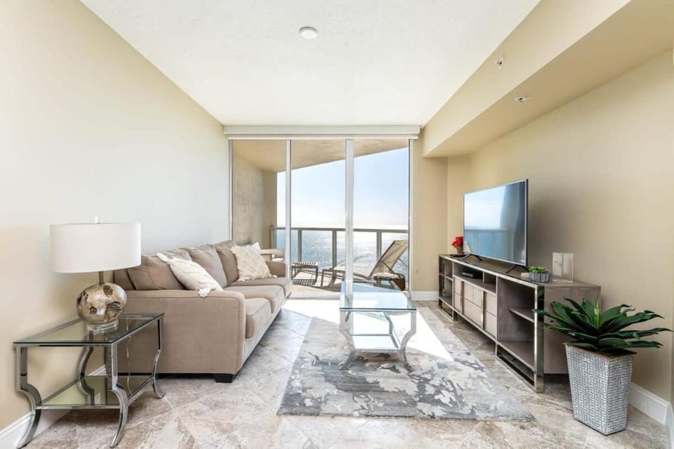 Beach Vibes & 30th Floor Ocean Views House in Sunny Isles Beach