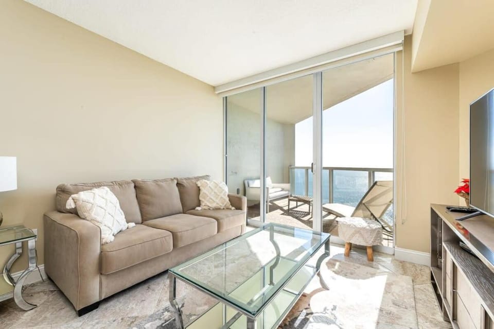Beach Vibes & 30th Floor Ocean Views House in Sunny Isles Beach