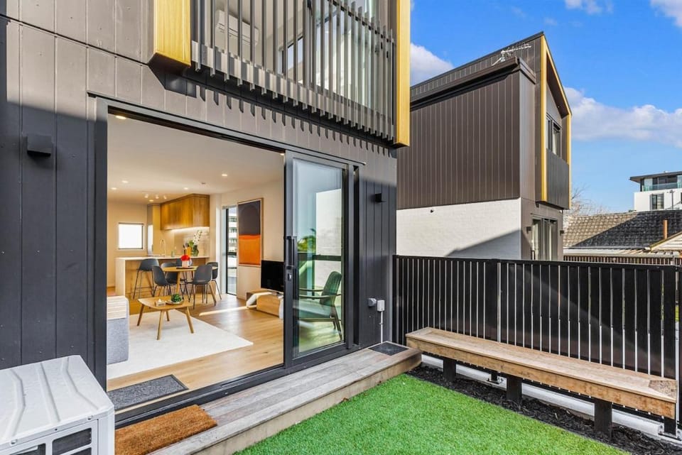 Modern 2BR Townhouse in Mission Bay I Zodiak Stays Apartment in Auckland