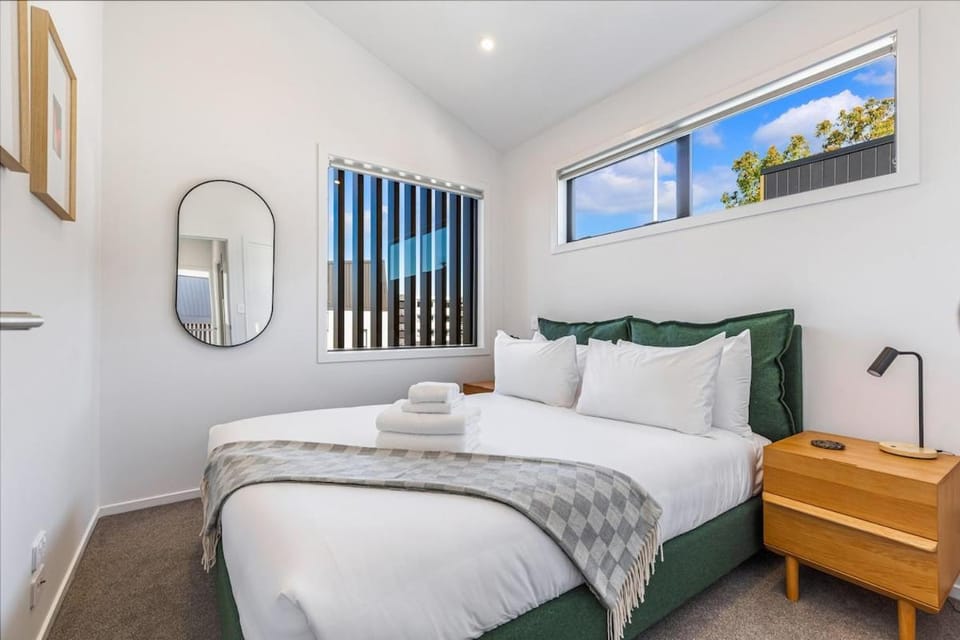 Modern 2BR Townhouse in Mission Bay I Zodiak Stays Apartment in Auckland