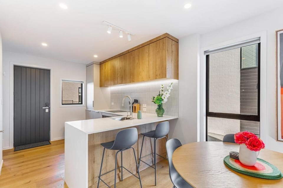 Modern 2BR Townhouse in Mission Bay I Zodiak Stays Apartment in Auckland