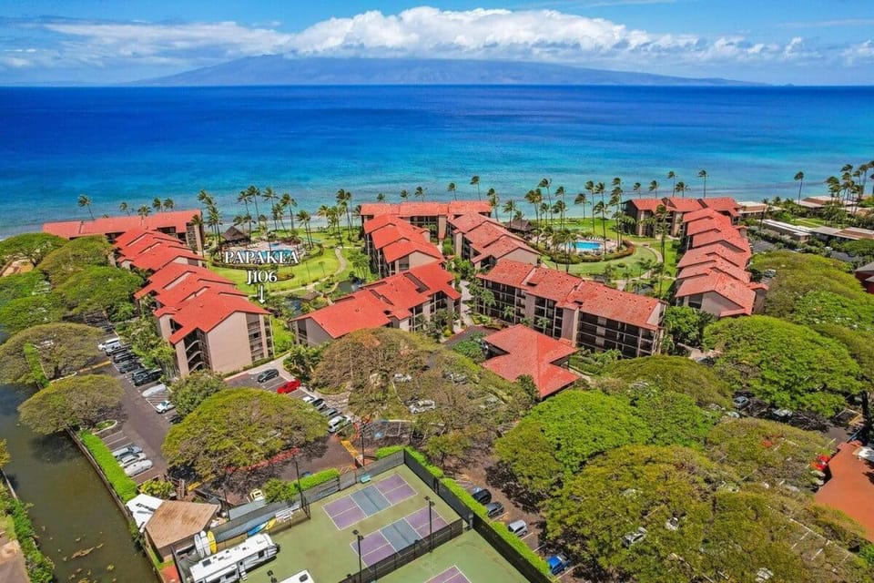 Papakea J106 · PK J106 Remodeled Condo w Ocean Views Pool AC House in Kaanapali