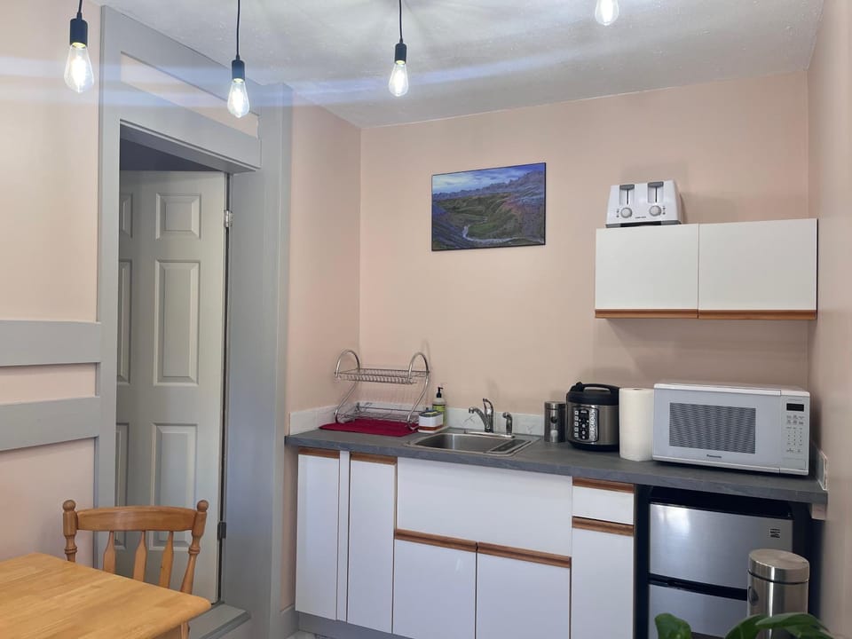 Coffee/tea facilities, Kitchen or kitchenette, Dining area, minibar, oven, toaster