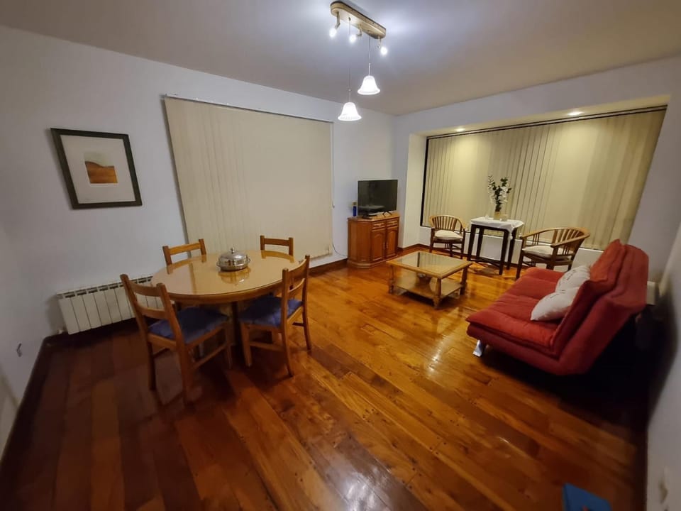 Communal lounge/ TV room, TV and multimedia, Living room, Seating area, Dining area
