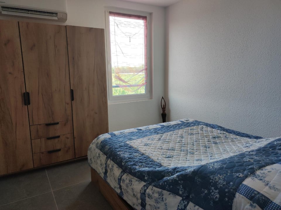 Appartement rénové avec clim, piscine, WiFi et parking à Palau-del-Vidre - FR-1-776-108 Apartment in Occitanie