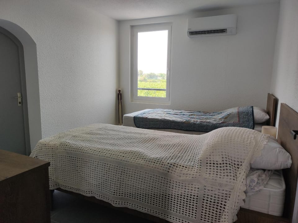 Appartement rénové avec clim, piscine, WiFi et parking à Palau-del-Vidre - FR-1-776-108 Apartment in Occitanie