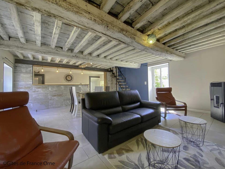 Charmante maison ancienne au cœur du village avec jardin et terrasse - FR-1-497-219 House in Normandy