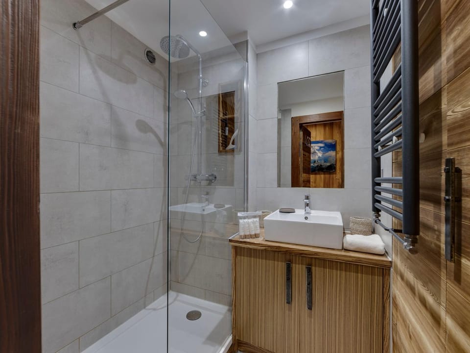 Charmant T3 rénové, ski aux pieds, Val Claret, 5-6 pers, WiFi inclus - FR-1-889-33 Apartment in Tignes