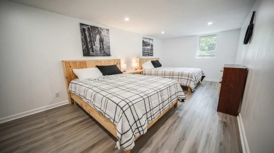 Spacious 2-BR Retreat Near Louisville Attractions House in Louisville