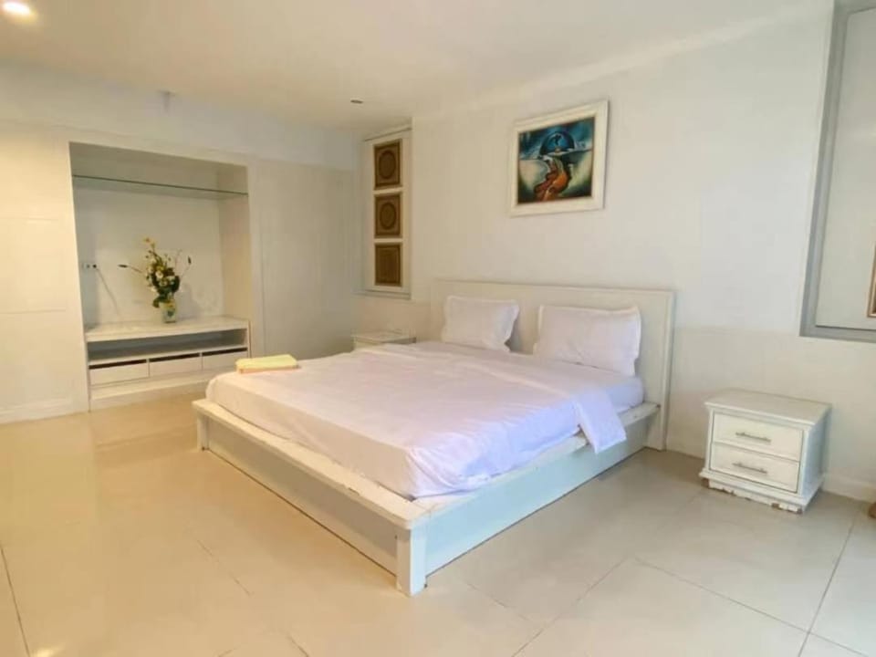 Jomtien 6BR old villa,new pool Villa in Pattaya City