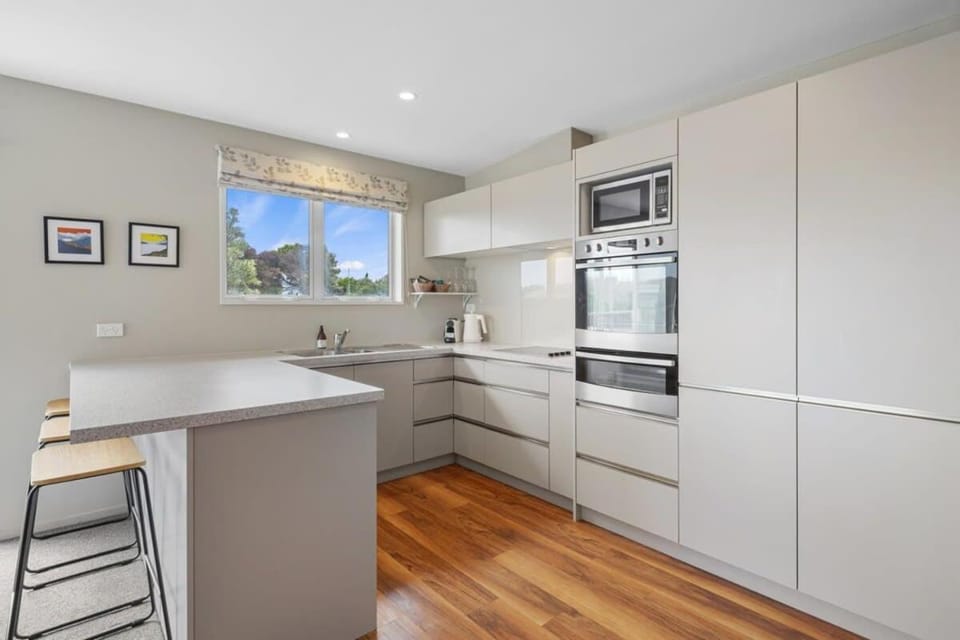 Modern 2-Bedroom Oasis Just Steps from the Beach House in Christchurch