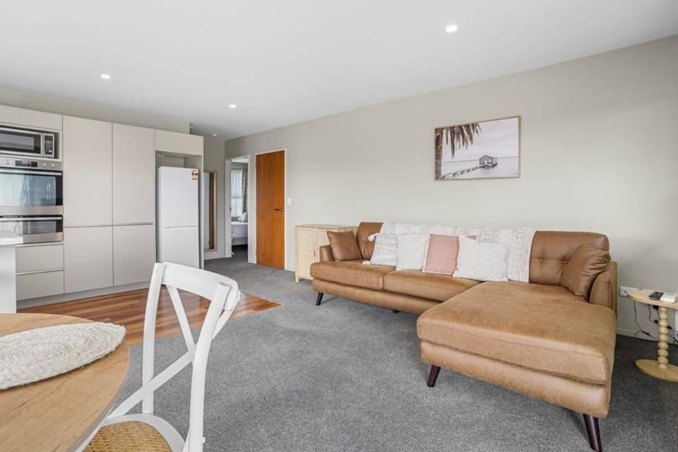 Modern 2-Bedroom Oasis Just Steps from the Beach House in Christchurch