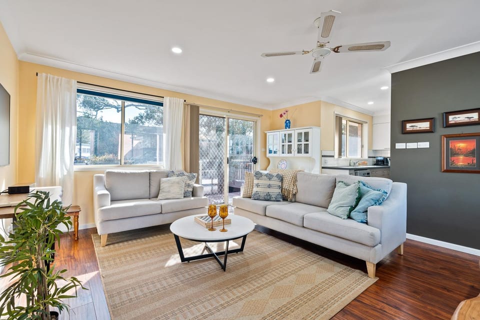 TV and multimedia, Living room, Seating area