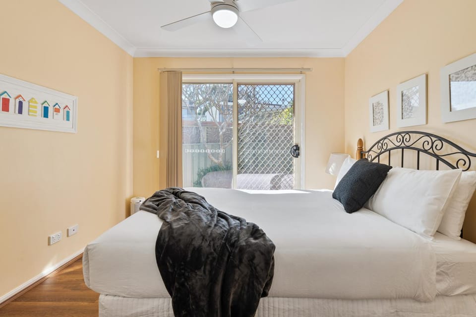 Bed, Day, Bedroom, heating, heating, towels, wardrobe