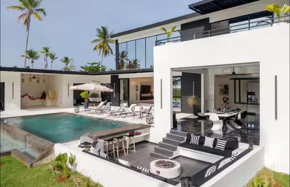 Casa B&W - Luxury Frente a Mar A 3 Minutos de la playa Villa in Samaná Province