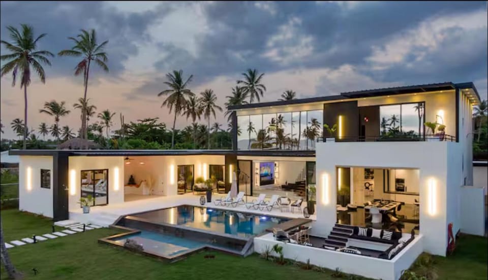 Casa B&W - Luxury Frente a Mar A 3 Minutos de la playa Villa in Samaná Province