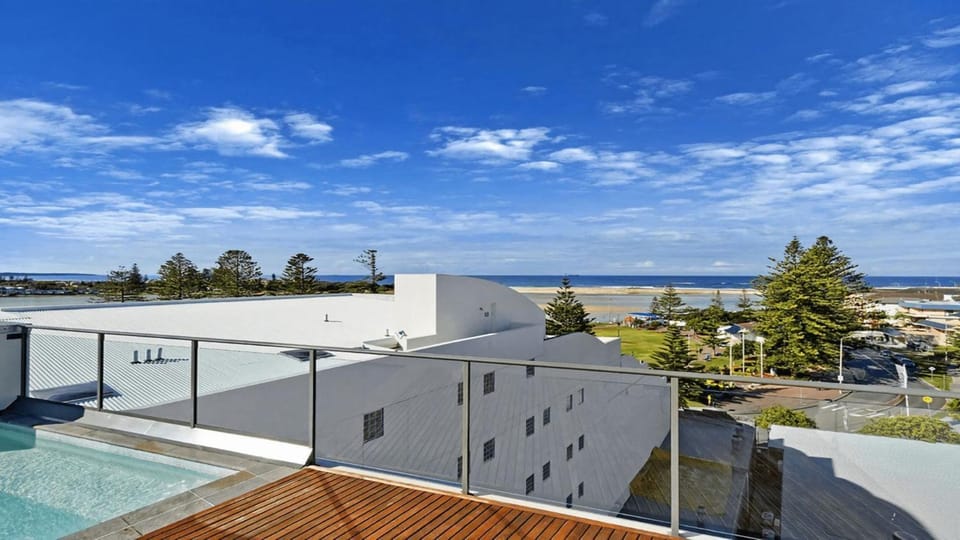 Coast Apartments 14, Apartment with 3 bedrooms and Roof top pool Apartment in The Entrance