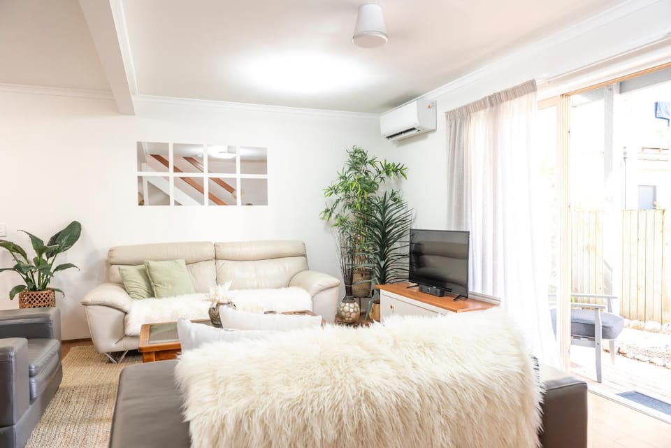 Best location on the river in the beautiful Islander Resort Apartment in Noosaville