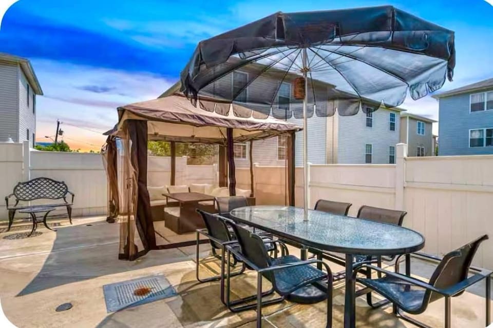 Modern 6BR, 5BA Family Home near World Cup Games House in Newark