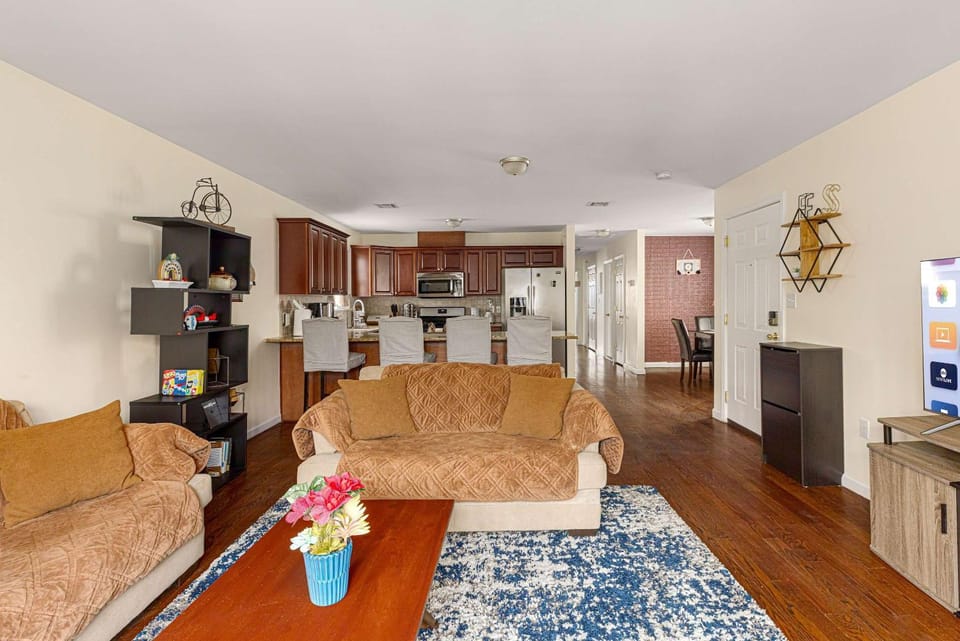 TV and multimedia, Kitchen or kitchenette, Living room, Seating area, Dining area, dishwasher, oven, pet friendly, stove